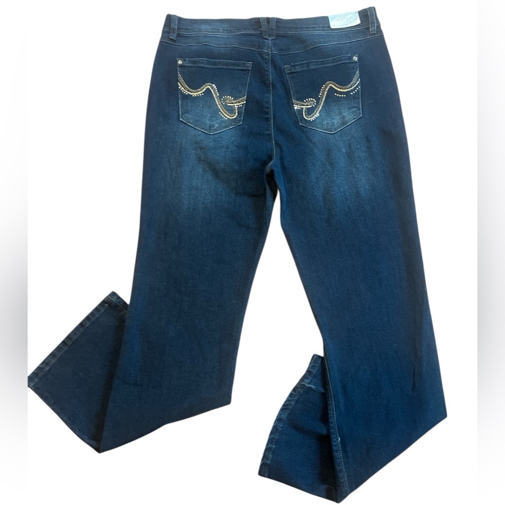 Curve Appeal high-rise boot cut jeans. Embroidery & rhinestone details. Size 12